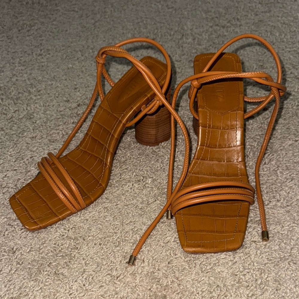 SCHUTZ wrap up sandals